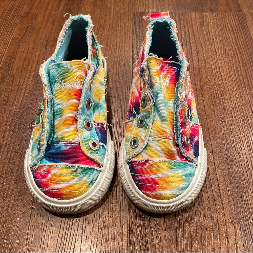 Tie-Dye Blowfish sneakers (size 9)